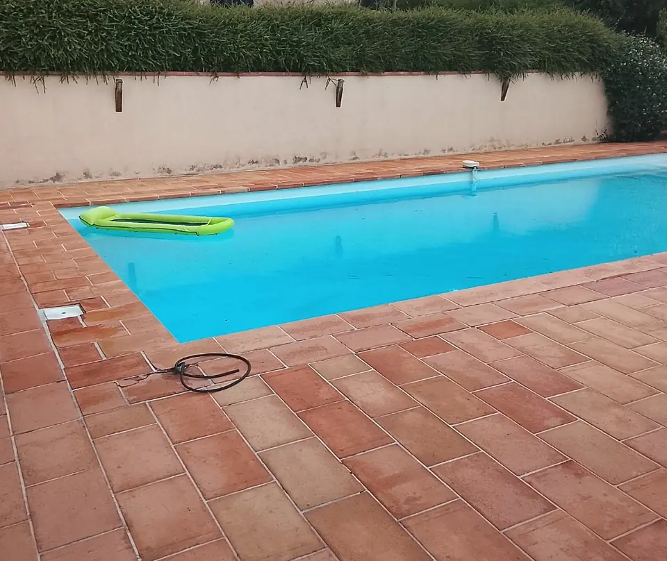 Terrasse en terre cuite après nettoyage par La Belle Rosée — Auzeville-Tolosane